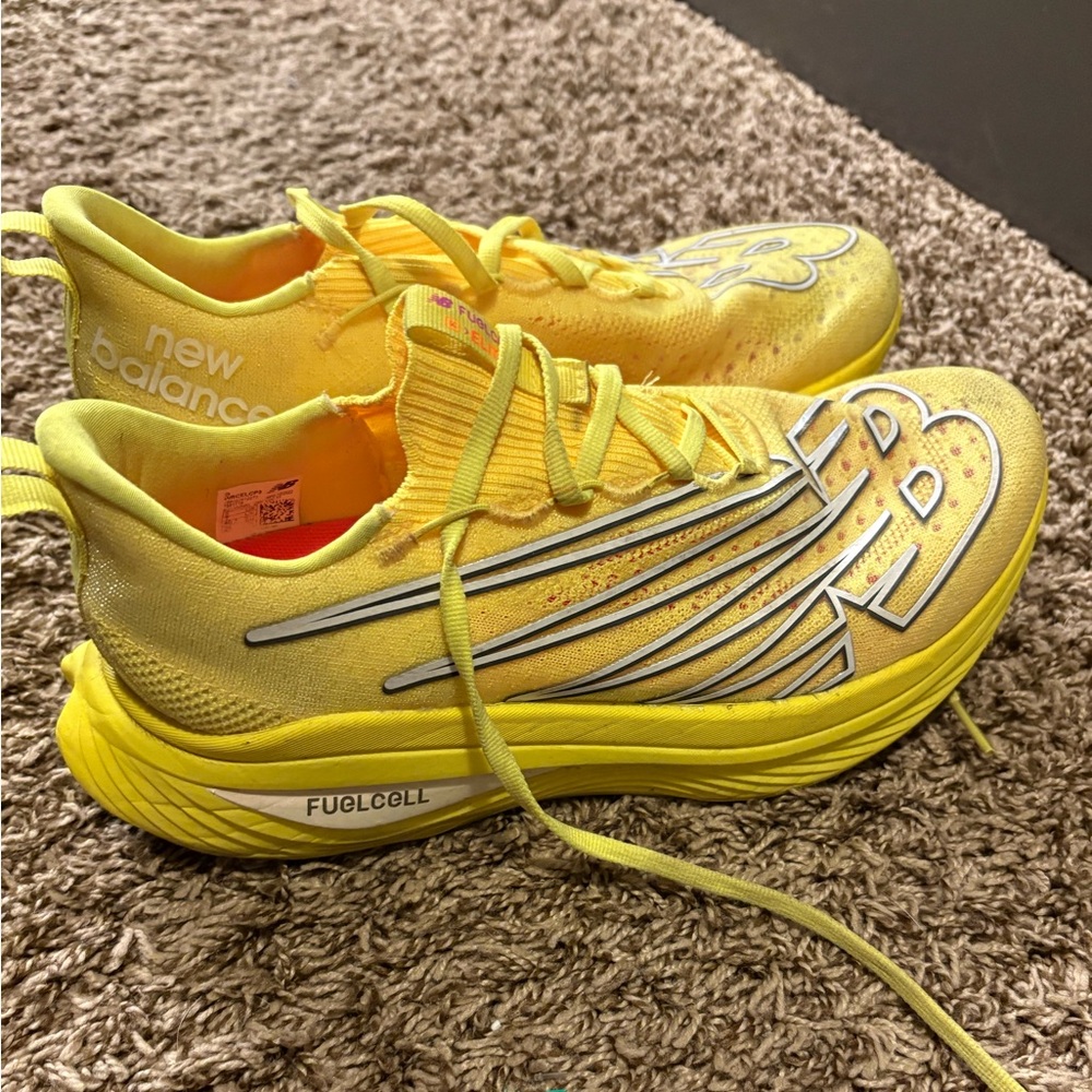 New Balance Fuel Cell Carbon Plated Running shoe size 9